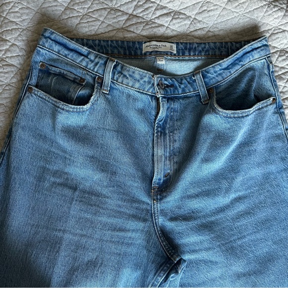 Abercrombie & Fitch Vintage Flare Jeans in Light Blue - Picture 3 of 4